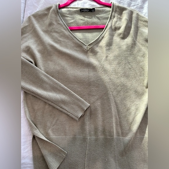 Olive green sweater size S - Picture 2 of 5